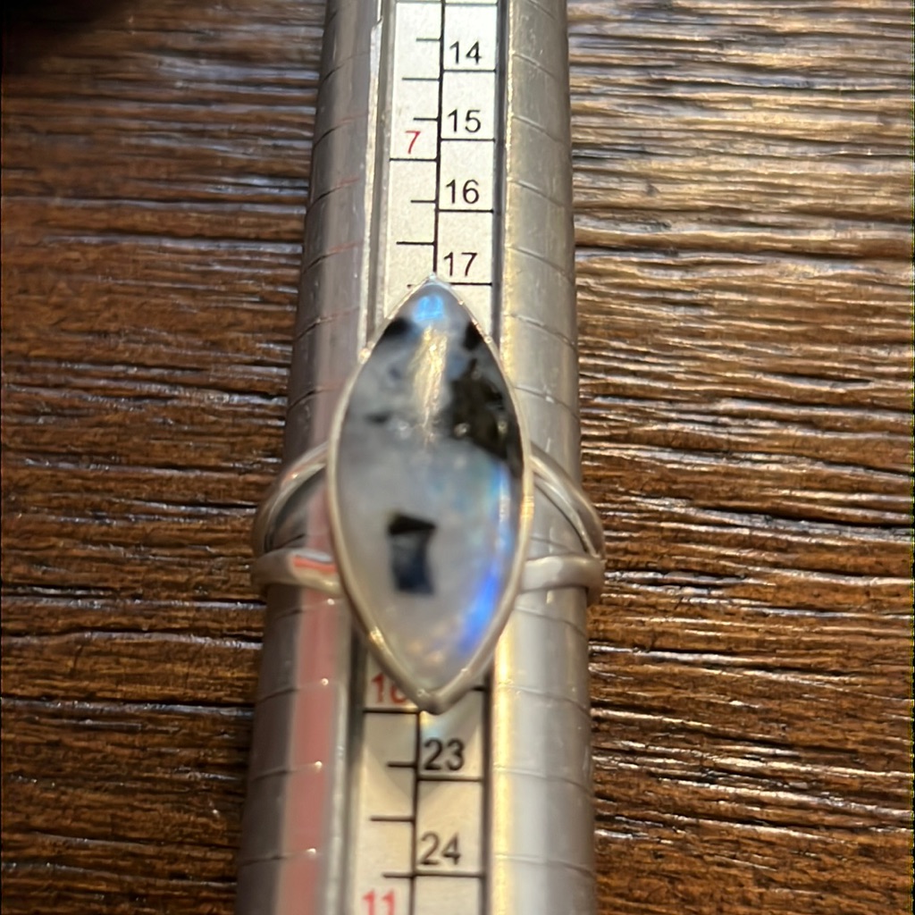 Black Tourmaline In Rainbow Moonstone Size 9 62$